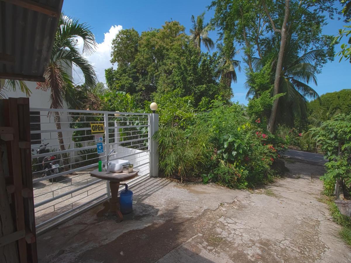 Oyo 771 Darius' Residences Moalboal Bagian luar foto