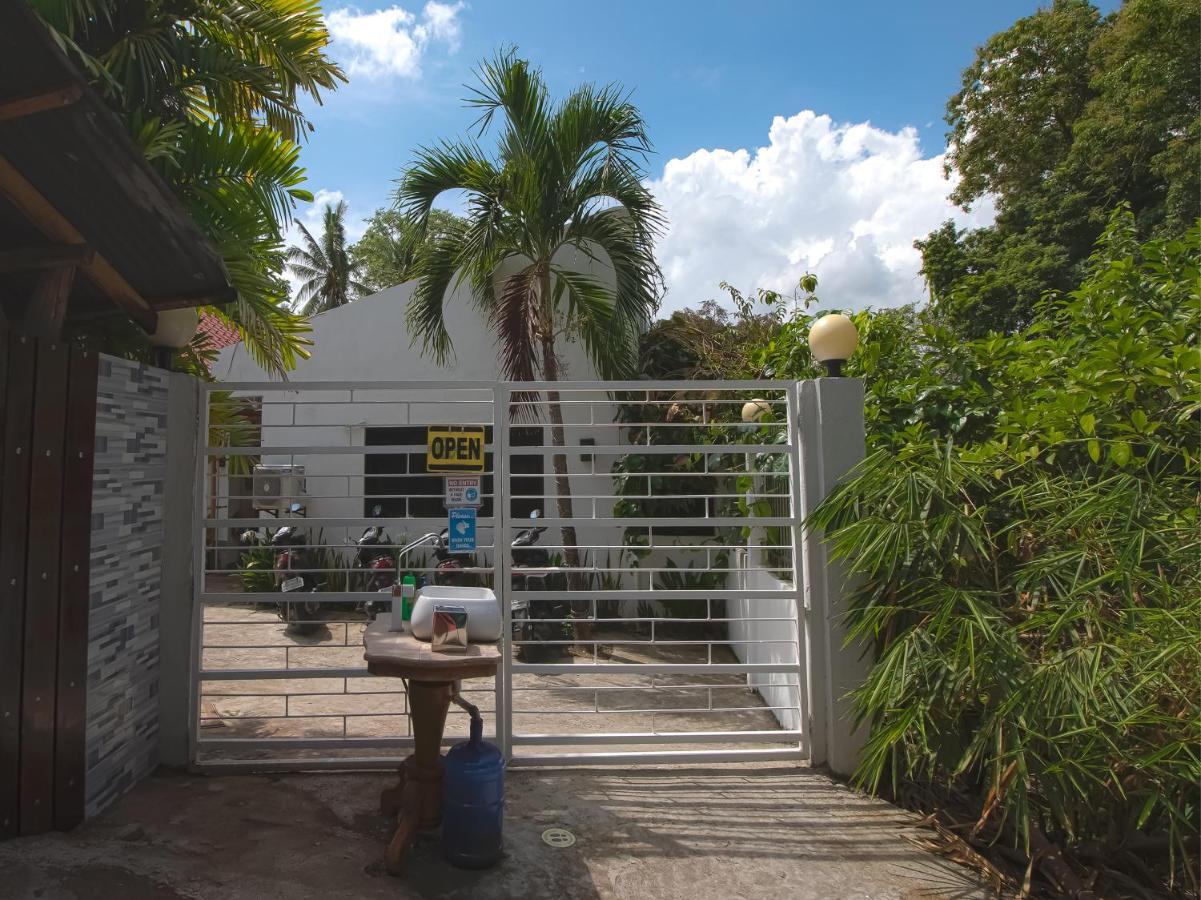 Oyo 771 Darius' Residences Moalboal Bagian luar foto